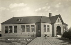 12163 Gezicht op de Christelijke Lagere School (School met den Bijbel) aan de Achterbergsestraatweg te Rhenen.